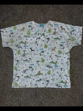 Dog Prints - Smart Scrubs White Veterinary / Medical / V-Neck Scrub Top
